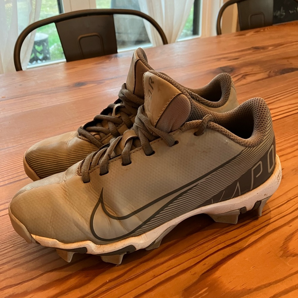 Nike Vapor Softball Cleats, Size 3Y